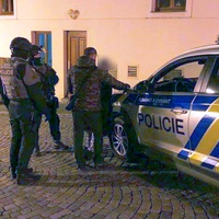 Konflikt se sousedem řešil střelbou ze samopalu