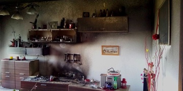 Pohotovost muže zachránila byt a možná i dům před plameny