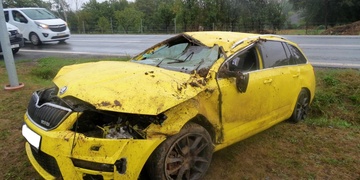 Opilý řidič se několikrát převrátil přes střechu