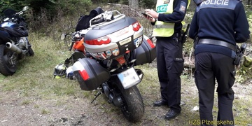 Motocykl se střetl s dodávkou