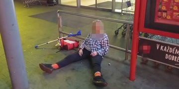 Senioři se pořádně "upravili", on nadýchal 3,5 promile, ona téměř 3