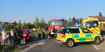 Střet skútru s osobním autem