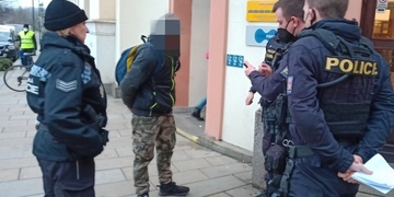 Tři celostátně hledaní za tři hodiny