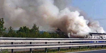Požár autobusu na dálnici D5