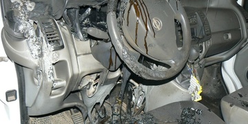 Podruhé se narodil - vyhýbal se srně a nakonec mu shořelo auto.