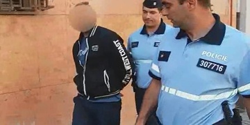 Rumun kradl v Německu, zadrželi ho policisté v Čechách