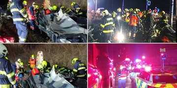 Střet vlaku s autem - hasiči ze zbytku vozu vyprošťují ženu