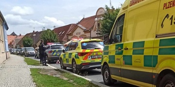 Dopravní nehoda - dítě vběhlo přímo před přijíždějící auto