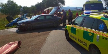 K nehodě u Štáhlavic vzlétl i vrtulník LZS