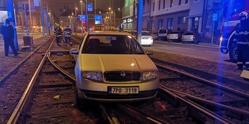 V noci se na plzeňských silnicích dějí různé věci