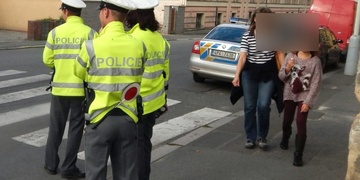 Nešikovná řidička právě odhalila opilce za volantem!