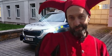 Lukáš Stančík alias Bůh šašek nebyl vzat do vazby a bude tedy vyšetřován na svobodě