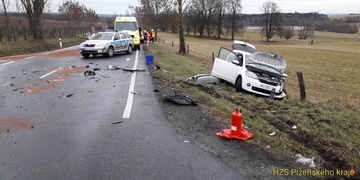 Při čelním střetu vozů byly zraněny dvě ženy