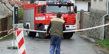 Ve Štenovicích na stavbě silnice došlo k úniku zemního plynu