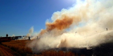 Rozsáhlý požár pole