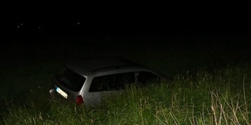 Ujížděl před policií a havaroval, nyní je v cele