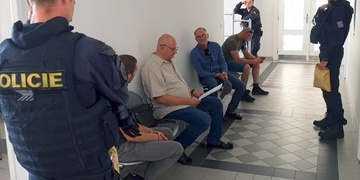 Přepadení ženy na Slovanech - pachatelé jsou ve vazbě