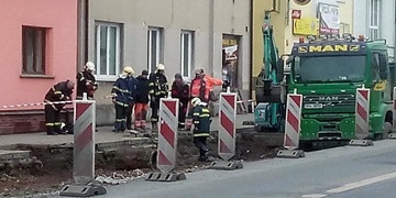 Únik plynu uzavřel silnici