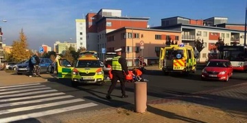 Dva motorkáři se vyváleli na kruhových objezdech