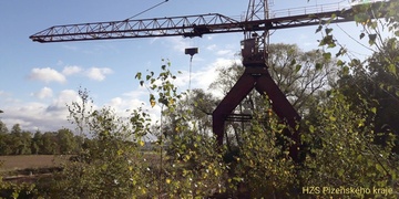 Hasiči museli strhnout mostní jeřáb