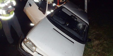 Řidiče vyprostil náhodný svědek, pes se nezranil