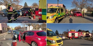 Čelní střet dvou osobních aut