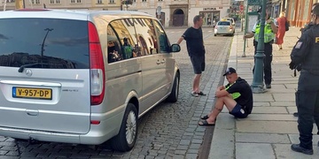 Náměstí Republiky bylo podivným manévrům řidiče malé