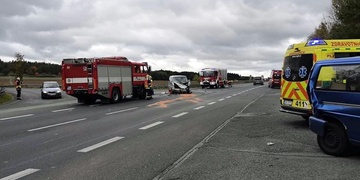 Přehlédl dodávku a zezadu do ní najel