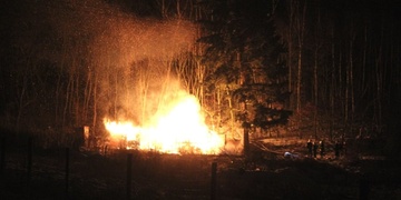 Požár zlikvidoval boudu na staveništi 