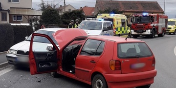 Při střetu dvou vozů byly zraněny tři děti