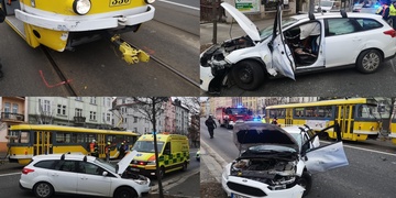 Střet tramvaje s osobním vozem, na místě dva zranění