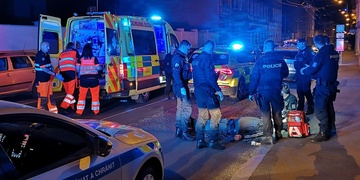 V Koperníkově ulici bylo v noci na dnešek velmi živo