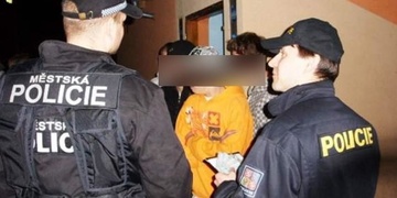 Opilé děti u Arény