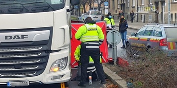 Kamion na Slovanech srazil a na místě usmrtil chodkyni