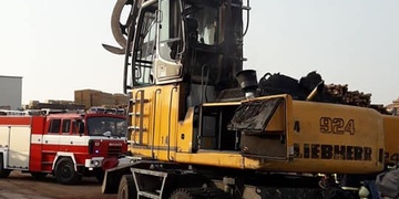 Požár zachvátil nakladač