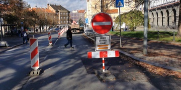 Dopravní uzávěra na Chodském náměstí