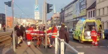 V Plzni u Plazy srazila tramvaj chodce