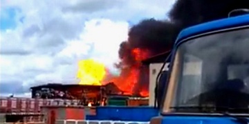 Požár skladu plynových lahví s tragickými následky