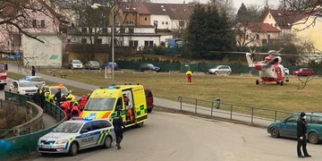 Řidič, kterého oživovali po zástavě srdce, bohužel zemřel v nemocnici