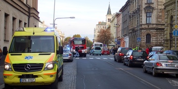 Sražená studentka i seniorka o berlích