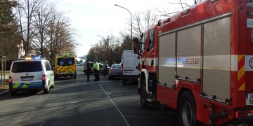 Hromadnou nehodu pěti aut řeší policisté na Doubravce