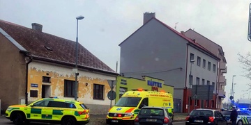 Senior autem srazil o rok mladšího muže