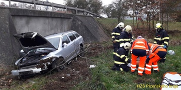 Auto sjelo mimo most