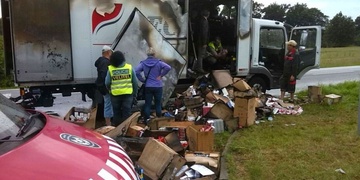 Shořel náklaďák s cigaretami, škoda 5 milionů