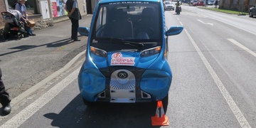 Do vozidla "udeřil" ElBlesk