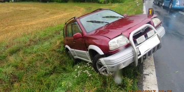 Zraněného řidiče ošetřovali záchranáři i hasiči