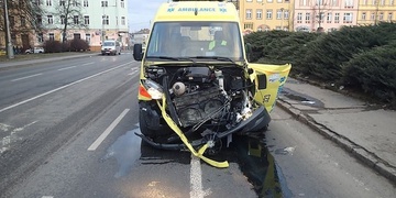 Policisté dopadli muže, který po střetu se sanitkou zabil seniora