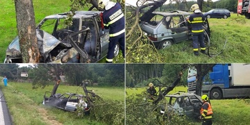 Auto po nárazu do stromu začalo hořet