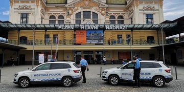 Napadl mladou ženu i jejího kamaráda