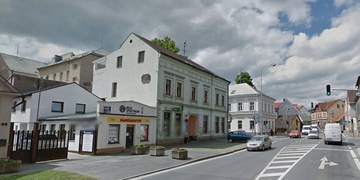 Rvačka v baru skončila zraněním, policisté pátrají po svědcích